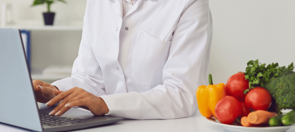 Registered dietitian providing virtual nutrition counseling and meal planning support for heart health